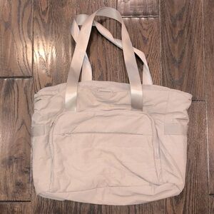 BAGSMART tan tote bag lots of compartments